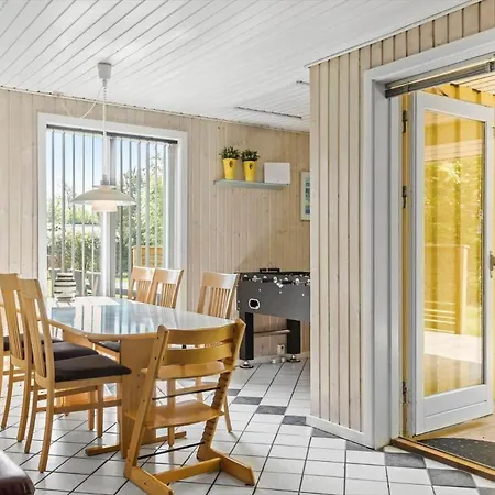 Ll208-humble-gulspurvevaenget-3 Nordenbro Vesteregn