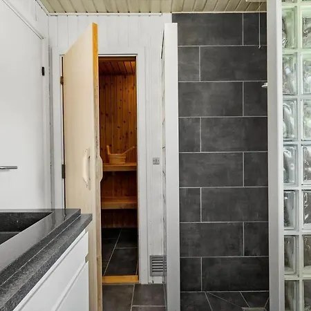 Ll208-humble-gulspurvevaenget-3 *