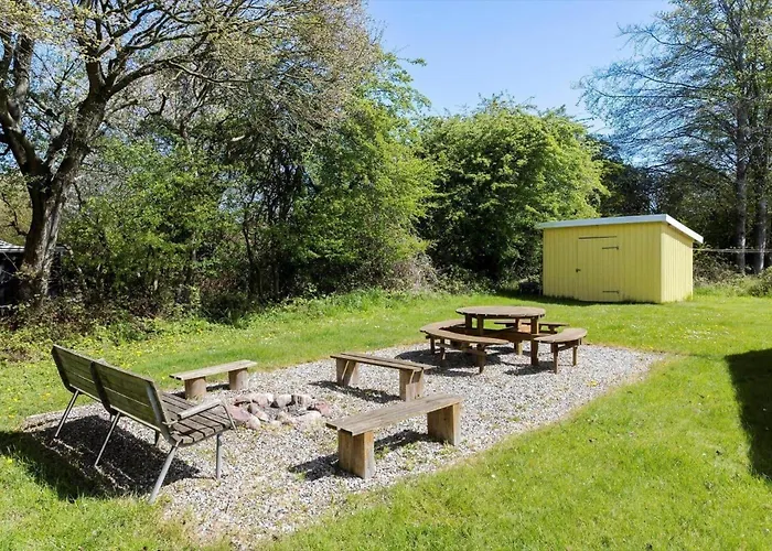 Ll208-humble-gulspurvevaenget-3 *