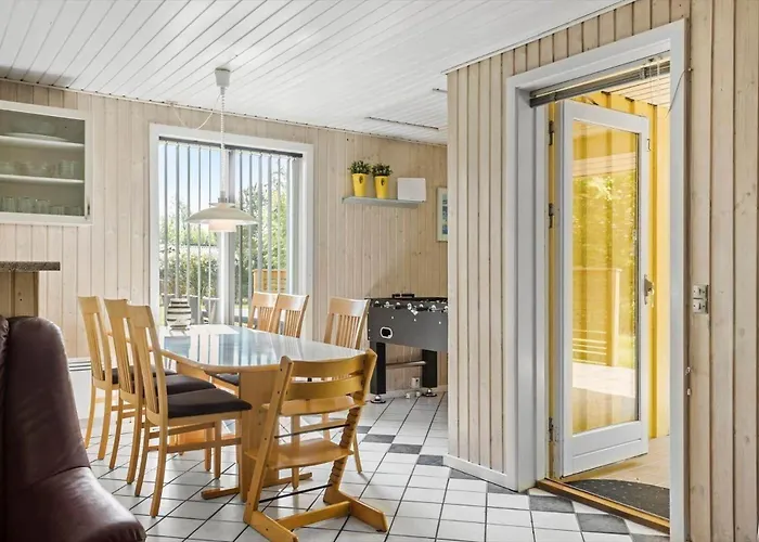 Ll208-humble-gulspurvevaenget-3 Nordenbro Vesteregn