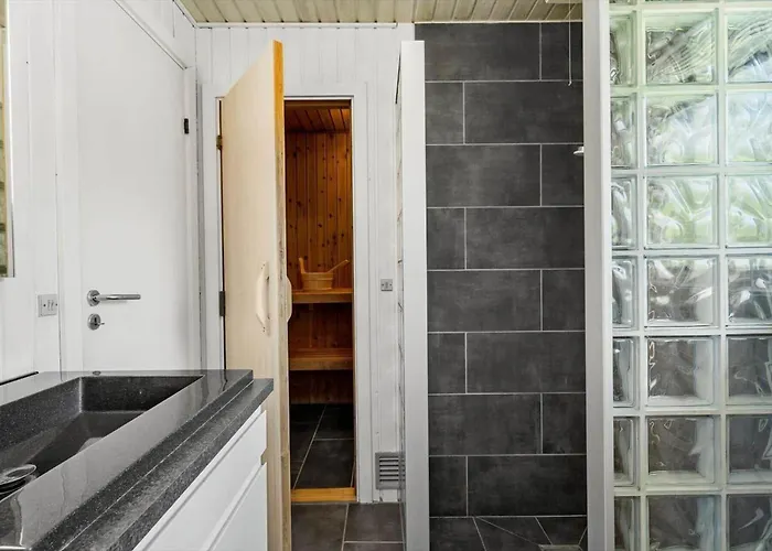 Ll208-humble-gulspurvevaenget-3 *